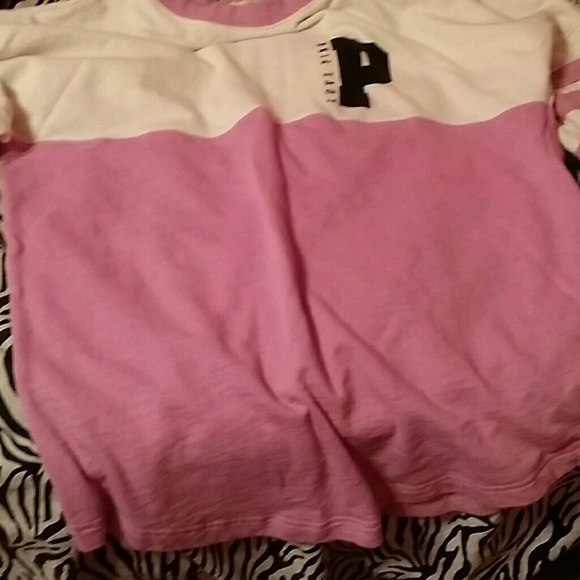 VS pink crew neck