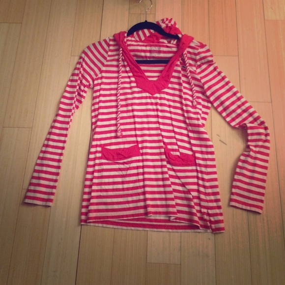 Vineyard Vines tee shirt hoodie