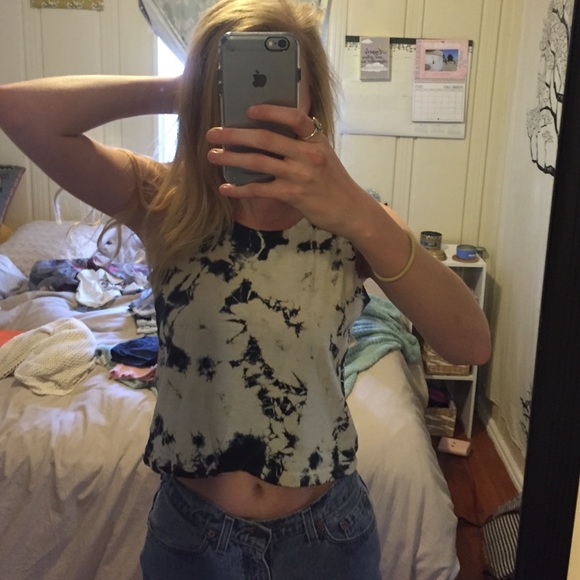 Cute little acid wash crop