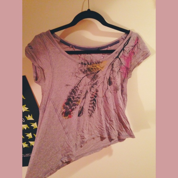artistic painted feather print fitted tee