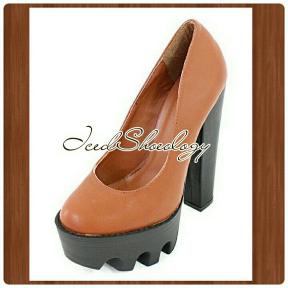 Bulky heel pumps