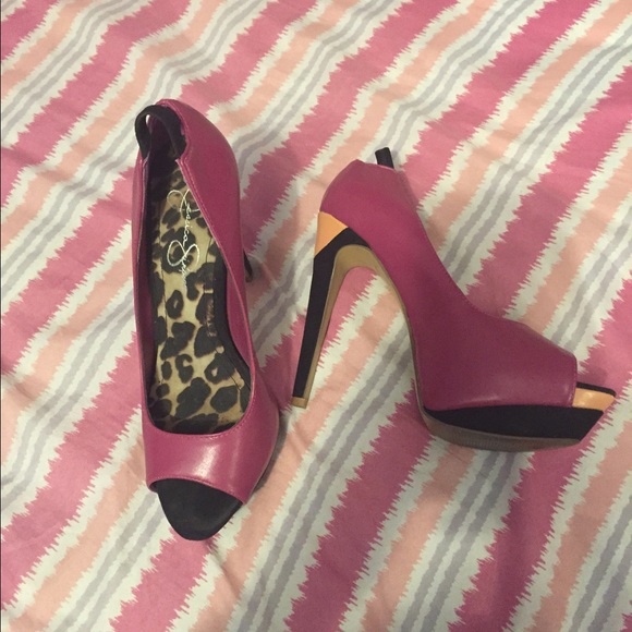 Opened Toe pumps
