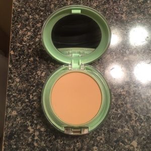Clinique perfectly real compact make up!