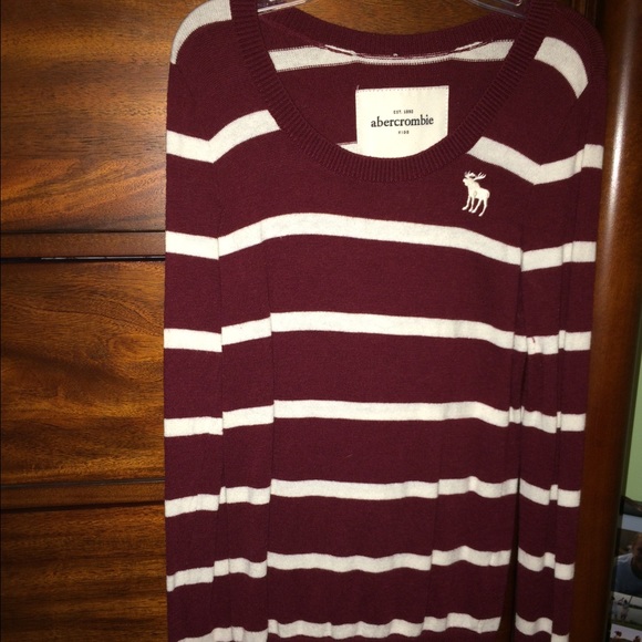 Maroon Abercrombie sweater