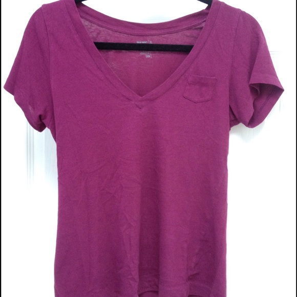 Magenta vneck
