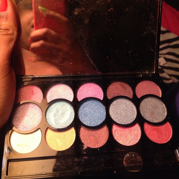 Eyeshadow - Picture 2 of 2