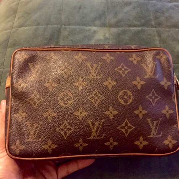 100% authentic Louis Vuitton pouch