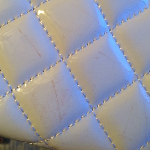 white clutch/crossbody - Picture 4 of 4