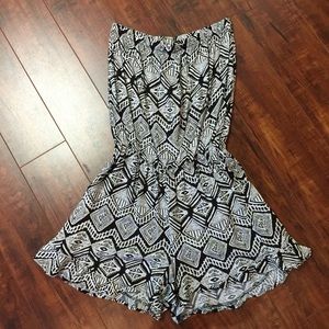 Ruffle bottom black romper (M)