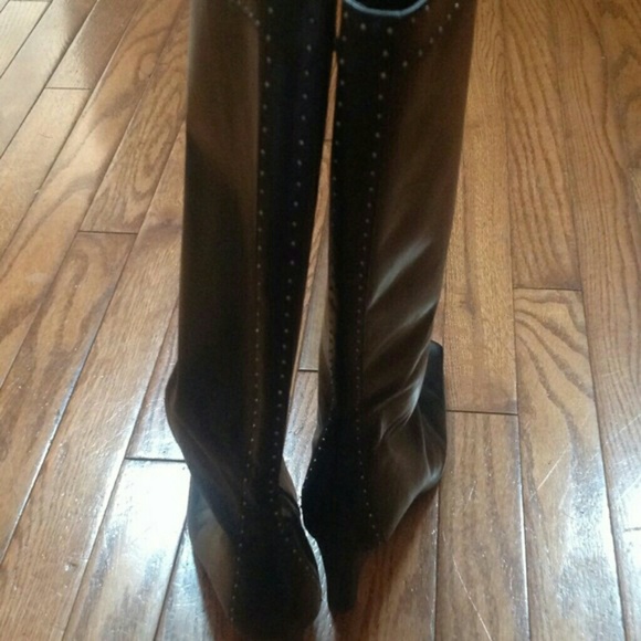 Gorgeous studded black leather boots - Picture 2 of 4