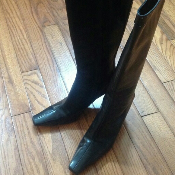 Gorgeous studded black leather boots - Picture 3 of 4