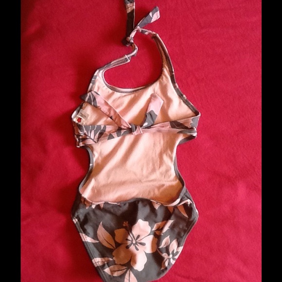Girls pink and gray one piece bathing suit - Picture 3 of 4