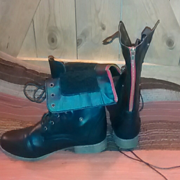 Combat boots