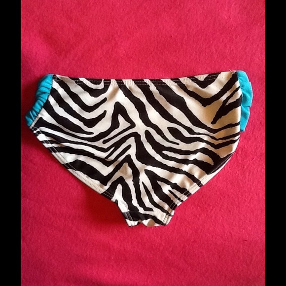 Girls Zebra print bikini - Picture 2 of 4