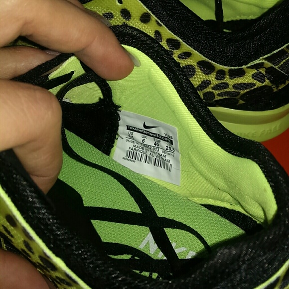 Sold ❌ new nike free tr fit 5.0 volt print new 8.5 - Picture 2 of 4