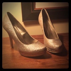 Glitter Metallic Platform Pumps- Super Cute!!