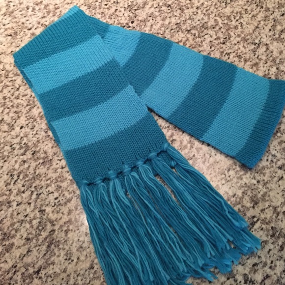 BNWT Blue Scarf - Picture 2 of 3