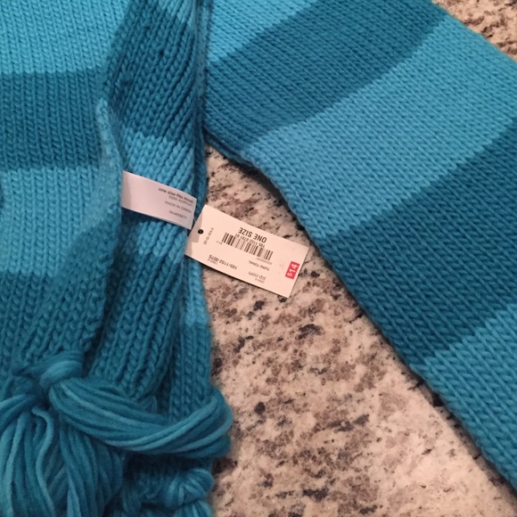 BNWT Blue Scarf - Picture 3 of 3