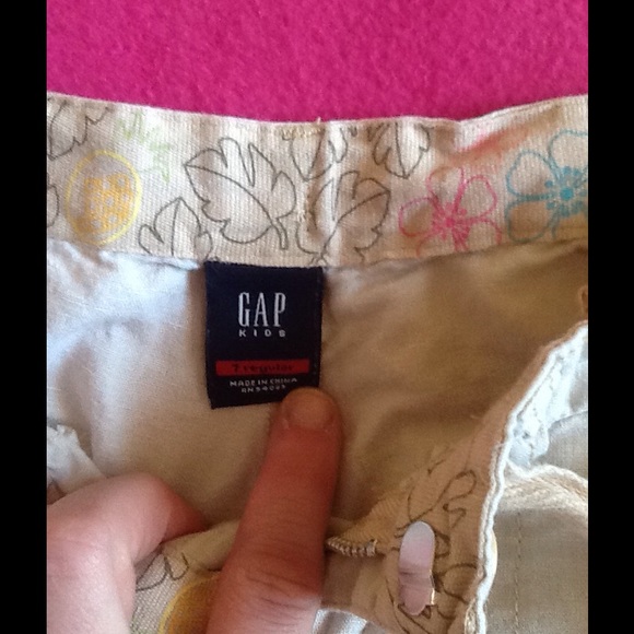 Girls Gap Khaki Capris - Picture 2 of 4