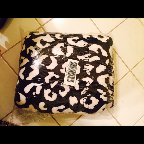 VS PINK. ALL FLEECE BLANKET