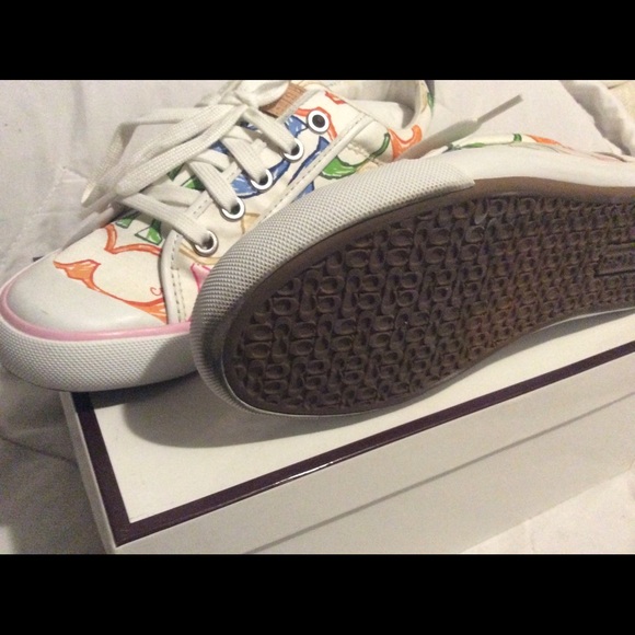 Sneaker - Picture 2 of 3