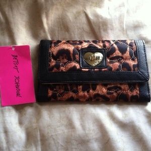 Betsy Johnson wallet 💛 NWT