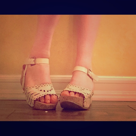 Bashe Open-Toed Platform Sandals by Bamboo