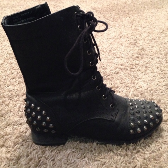 Spiked black combat boots - Picture 1 of 3