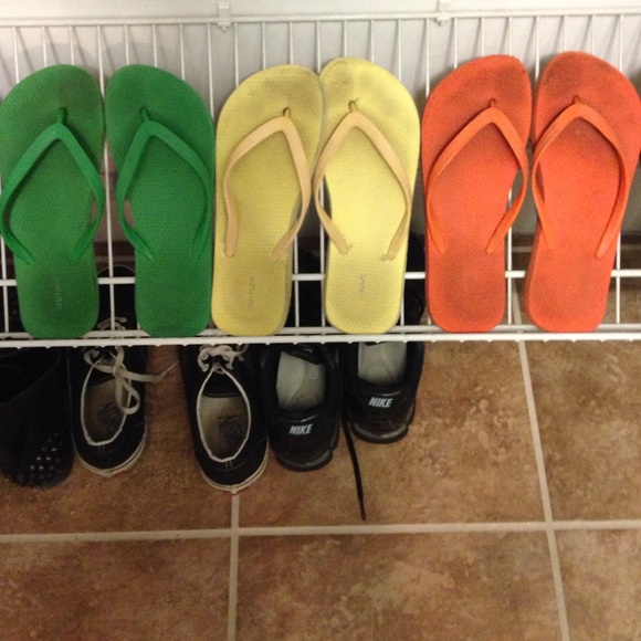 3 pairs of flip flops - Picture 1 of 1