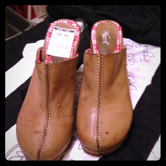 Leather high heel clogs