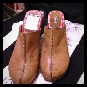 Leather high heel clogs