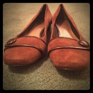 Professional style suede flats