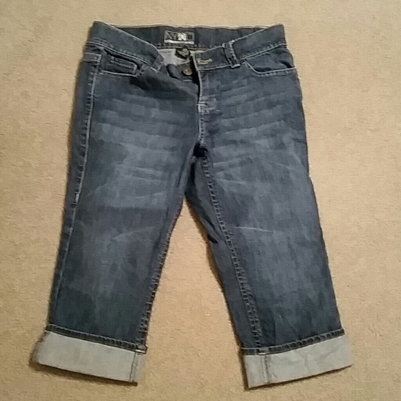 NY&C Platinum Capri Pants - Picture 1 of 3