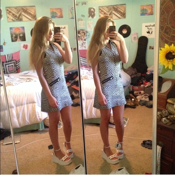 Axara Paris Psychedelic dress - Picture 2 of 2