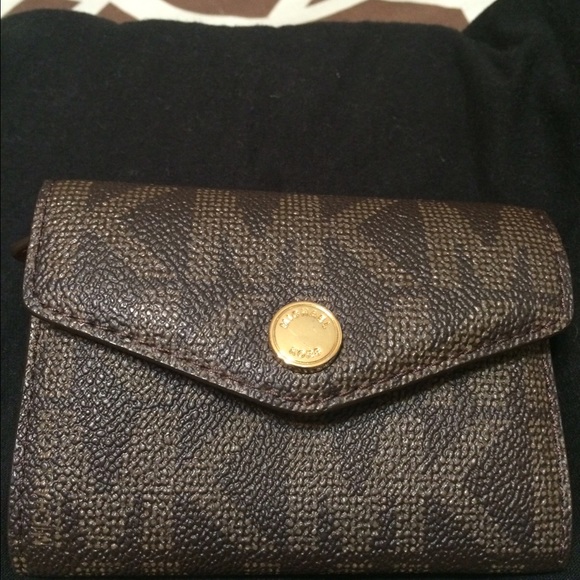 Authentic Michael Kors signature coin purse