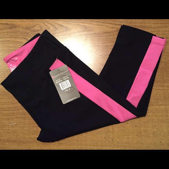 NWT BALLY TOTAL FITNSSS YOGA CAPRI PANTS SMALL MED - Picture 3 of 3