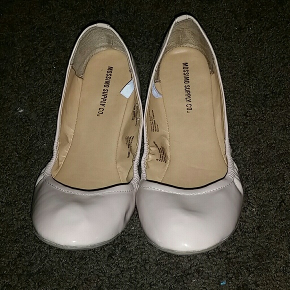 Nude ballet flats