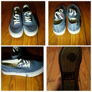 Cute light blue Levis sneakers!