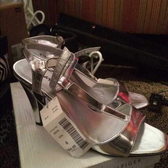 Heels - Picture 2 of 2