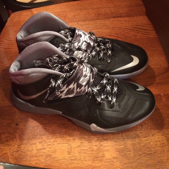 Lebron zoom soldier vii