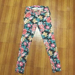 Floral pattern pants
