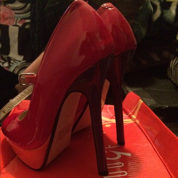 Heels - Picture 2 of 2