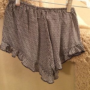 Black and white flowered vodi shorts