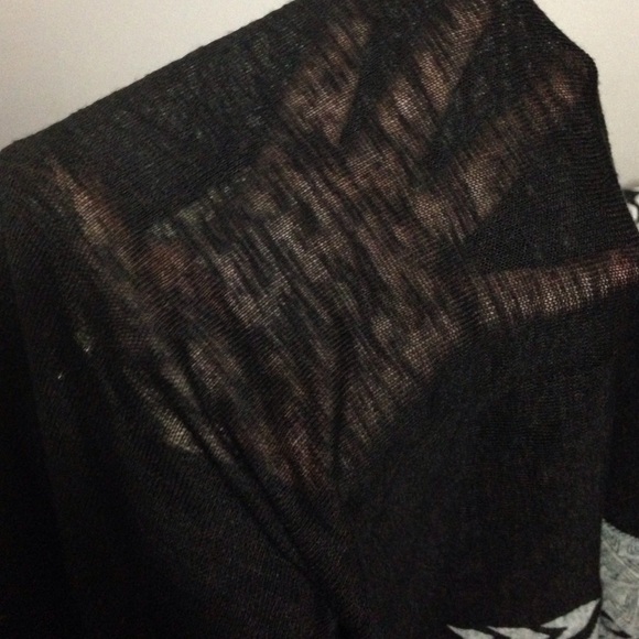 Aztec Design Lace Top - Picture 3 of 4