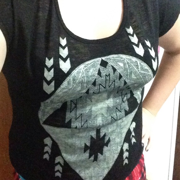 Aztec Design Lace Top - Picture 4 of 4