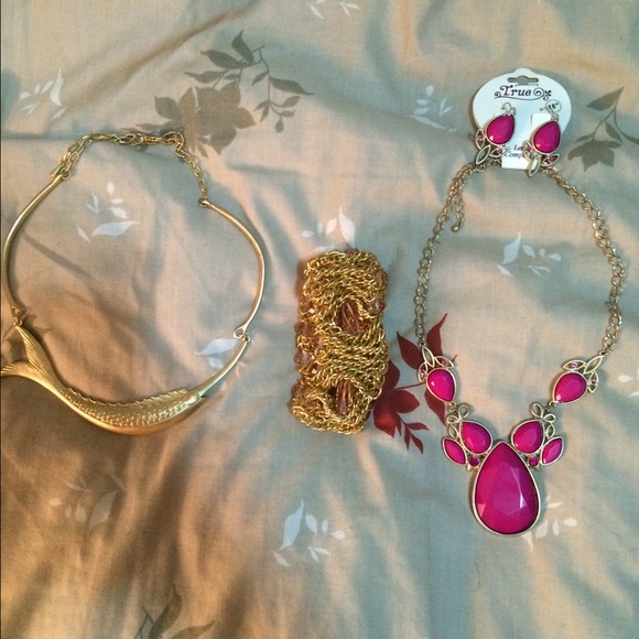 3 pieces jewelry set. Brand new