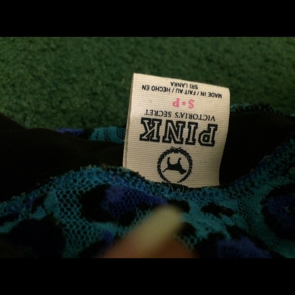 PINK VS cheetah crop leggings  size small - Picture 3 of 4