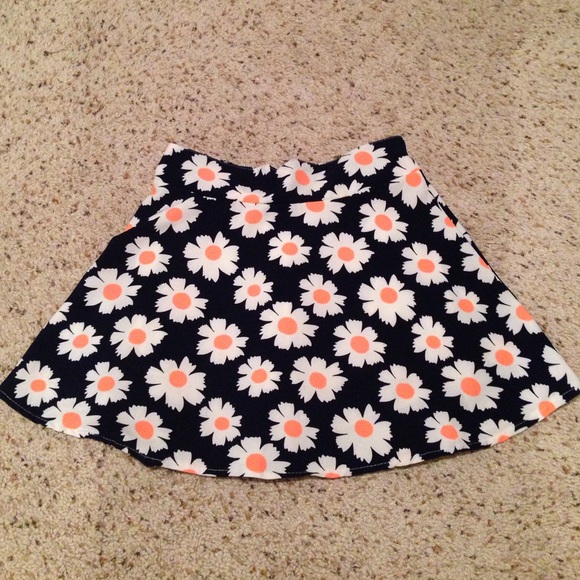 Skirt - Picture 2 of 3