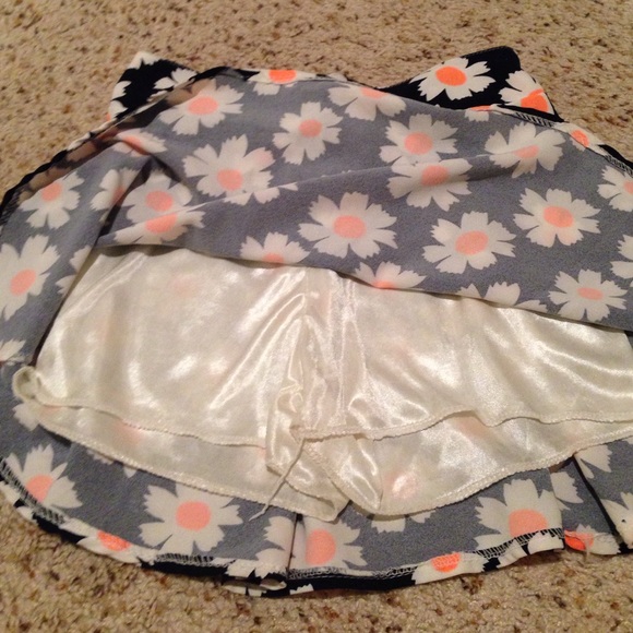 Skirt - Picture 3 of 3