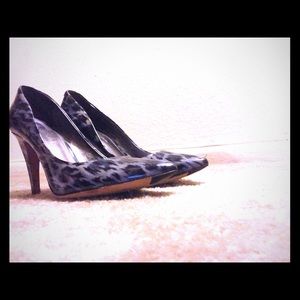 VIA SPIGA blue leopard print pumps 👠